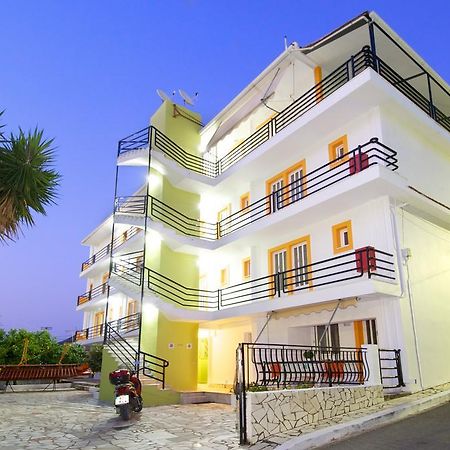 Remezzo Apartments Sami  Rum bild