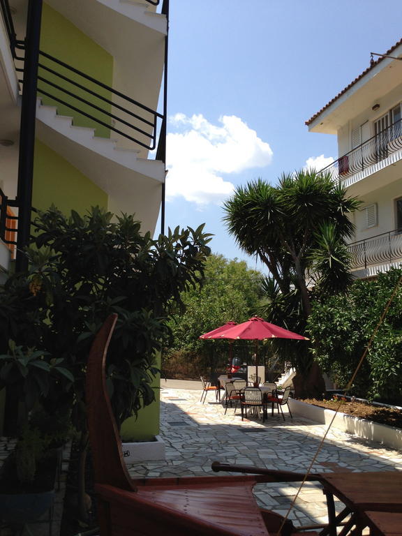 Remezzo Apartments Sami  Rum bild