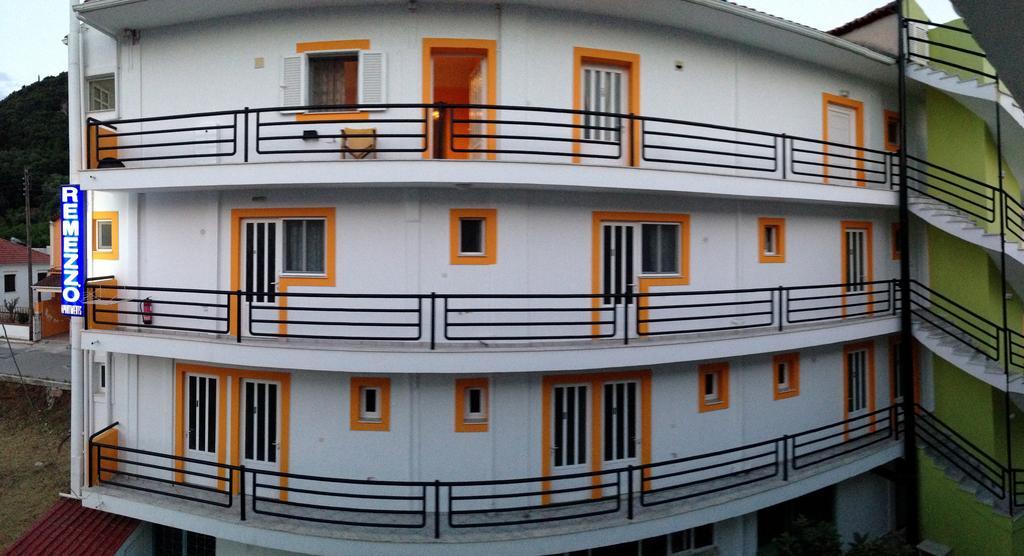 Remezzo Apartments Sami  Rum bild