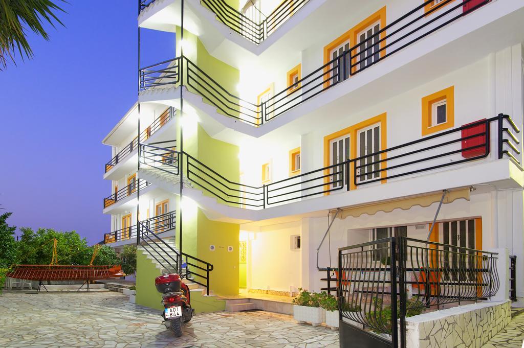 Remezzo Apartments Sami  Rum bild