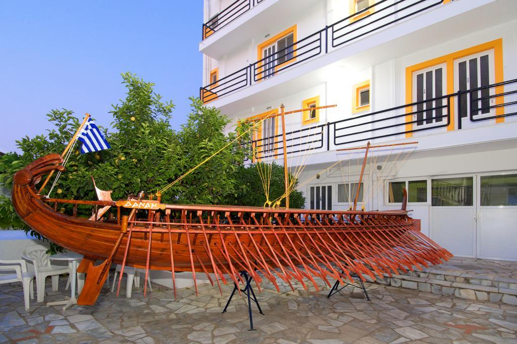 Remezzo Apartments Sami  Rum bild