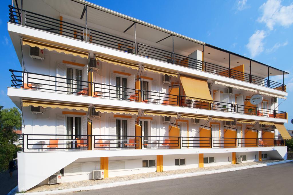 Remezzo Apartments Sami  Rum bild