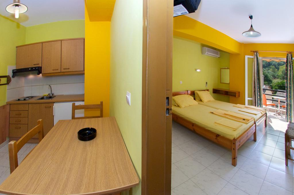 Remezzo Apartments Sami  Rum bild